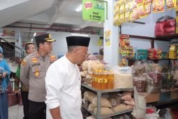 Blusukan ke pasar, Bupati Ponorogo pastikan kenaikan harga sembako terkendali