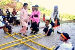 Ibu Negara Iriana Jokowi ajak pendamping pemimpin ASEAN saksikan aktivitas budaya