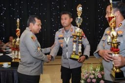 Kapolres Madiun terima dua penghargaan dari Kapolda Jatim