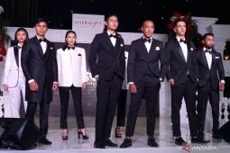 Pengusaha fesyen Jawa Timur kenalkan jas bertema "Sophisticated"