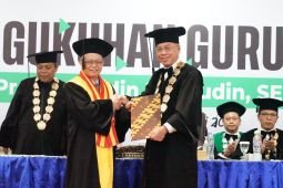 UM Surabaya kukuhkan profesor bidang ekonomi manajemen keuangan