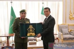 Kemudahan keimigrasian calon haji hadir di Solo-Surabaya