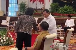 Pengamat sebut salaman Sri Mulyani-Prabowo Subianto tepis isu miring di publik