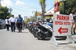 Dishub Kota Madiun pantau parkir tepi jalan cegah macet