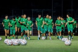 Mikael Tata meminta Persebaya Surabaya waspadai semua pemain Arema FC