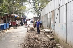 Pemkot Batu mulai bongkar kios pasar relokasi Stadion Brantas