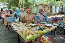 Warga Kediri antusias ikut Lebaran Ketupat