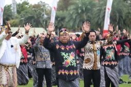 Peringati HUT ke-118, Pemkot Blitar dan Masyarakat serentak ikut Flashmob "Blitar Kawentar"
