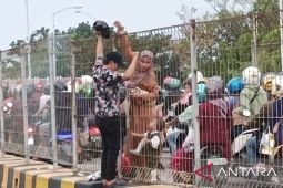 Pemudik kendarai sepeda motor dominasi arus mudik di Suramadu