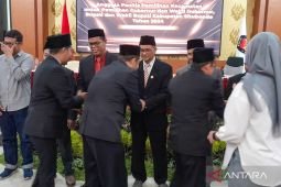 KPU Situbondo dan Banyuwangi lantik PPK untuk Pilkada 2024