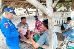 Satpolairud Situbondo rutin bina nelayan cegah kecelakaan laut