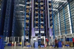 Distributor "bearing" dalam negeri gunakan teknologi robot tingkat efisiensi produksi