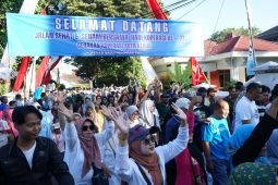 Ratusan peserta ikuti jalan sehat di Kota Kediri peringati Hari Koperasi ke-77