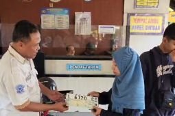 Samsat Surabaya Selatan permudah pemutihan pajak untuk lansia