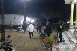 Polres Sampang kerahkan Brimob Polda Jatim tangkap pria bersenjata