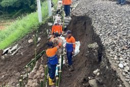 Daop 8 normalisasi tiga jalur kereta api terdampak banjir dan longsor