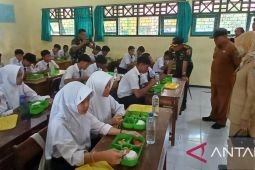 Ribuan anak di Kediri dapat makan bergizi gratis