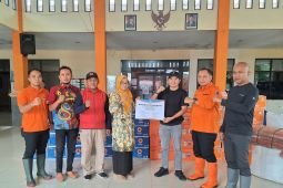 BPBD Jatim serahkan logistik bantuan korban banjir Sidoarjo