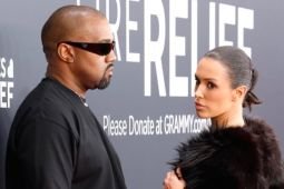 Produser Grammy beri tanggapan soal kontroversi pakaian istri Kanye West