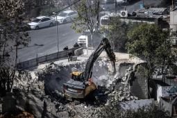 Israel melarang ratusan alat berat bersihkan puing-puing di Gaza