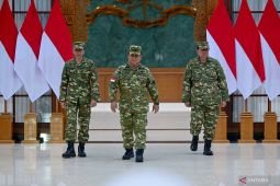 Prabowo bangga didampingi SBY dan Jokowi turut saksikan Parade Senja