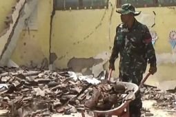 Atap bangunan sekolah dasar di Kabupaten Magetan roboh karena lapuk