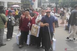 Masyarakat berangsur pulang dari "open house" di Istana Presiden