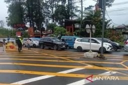 Jalur Puncak macet dengan antrean kendaraan capai 12 kilometer