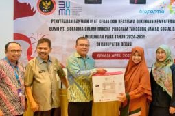 BNPT dan Kementerian BUMN serahkan beasiswa ke mitra deradikalisasi