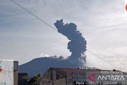 Selasa ini, Marapi semburkan abu vulkanik 1,1 kilometer
