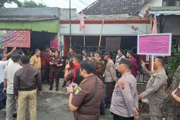 KAI Daop 8 dan Kejaksaan kerja sama sita rumah dinas di Pacar Keling