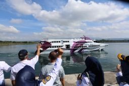 Waktu tempuh kapal cepat Banyuwangi-Denpasar hanya 2,5 jam