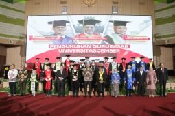 Menteri UMKM hadiri pengukuhan tiga guru besar Unej