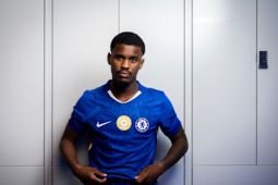 Chelsea dapatkan bek muda berbakat Hato dari Ajax
