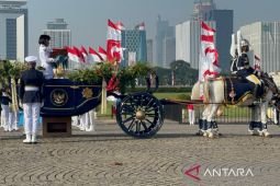 Rombongan kirab bendera Merah Putih sudah bergerak dari Monas ke Istana Merdeka