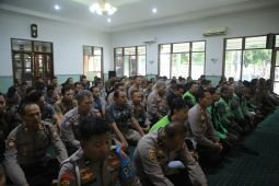 Polres Madiun dan komunitas ojol gelar Shalat Gaib untuk Affan Kurniawan