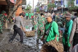 TNI AD turunkan prajurit evakuasi korban banjir di Bali
