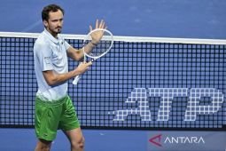 Medvedev tantang Zverev di perempat final China Open 2025