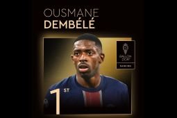 Ousmane Dembele sabet gelar Ballon d'Or