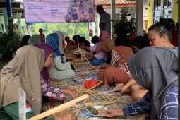 Umsida dan UISI ajarkan warga Pasuruan mengolah bambu jadi sumber ekonomi