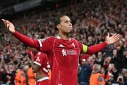 Van Dijk tak ingin Liverpool larut dalam kemenangan atas Frankfurt