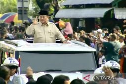 HUT TNI, Presiden sapa warga yang padati jalanan di Monas