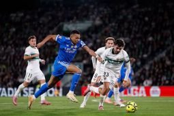 Real Madrid ke puncak setelah meraih hasil imbang 2-2 lawan Elche