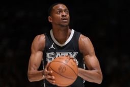 Fox pimpin Spurs taklukkan Kings 123-110 meski Wembanyama absen