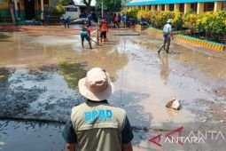 Tiga sekolah di Bima hentikan KBM akibat terdampak banjir