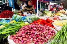 Harga pangan Kamis ini, bawang merah Rp42.000/kg dan cabai rawit Rp49.150/kg