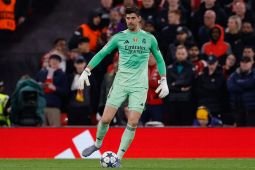 Courtois cedera paha, absen pada jeda internasional