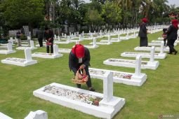 Ziarah makam pahlawan di surabaya