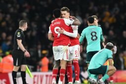 Diwarnai 2 gol bunuh diri, Arsenal menang dramatis 2-1 atas Wolves