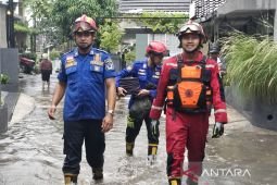 BPBD Kota Malang dan tim gabungan tangani banjir di sejumlah titik